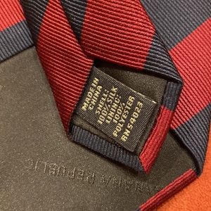 EUC Banana Republic 💯 % silk tie